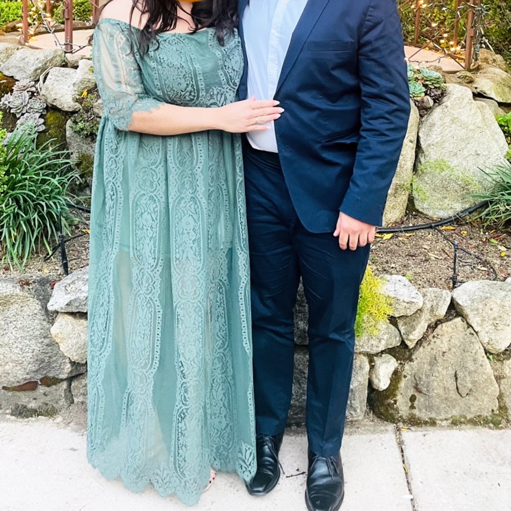 Beautiful & comfortable lace dress.